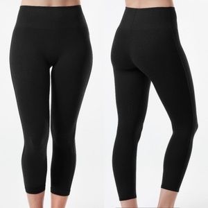 NWOT Cropped essential leggings
